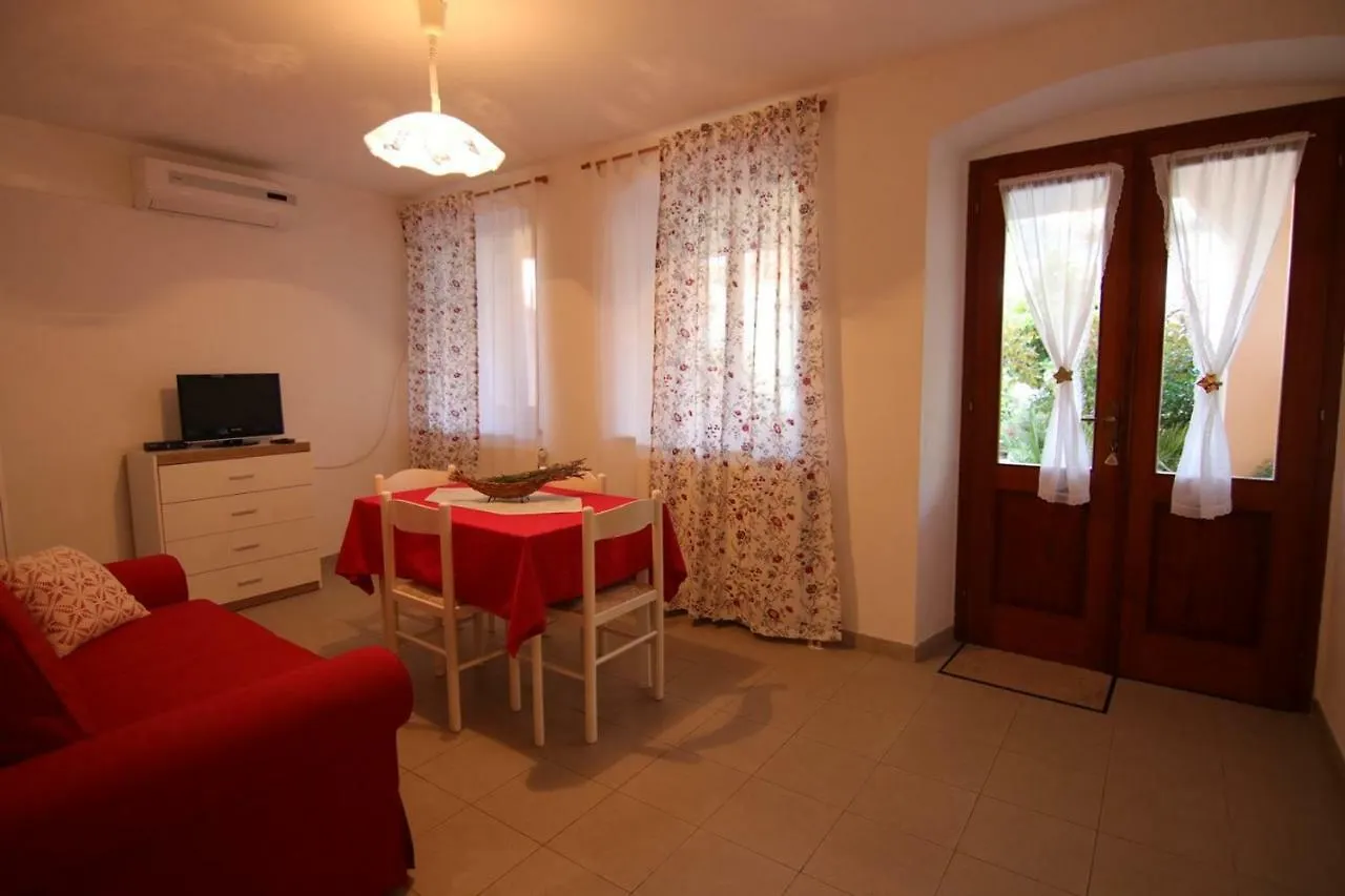 App With A Lovely Patio Mali Lošinj Kroatien
