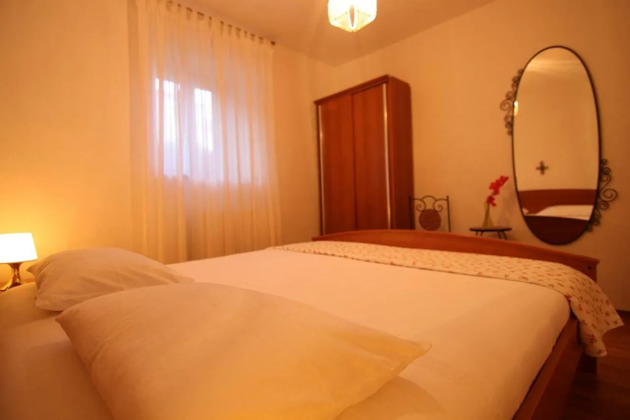App With A Lovely Patio Mali Lošinj Apartment