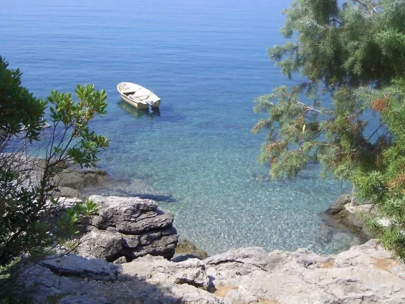 Apartment App With A Lovely Patio Mali Lošinj Kroatien