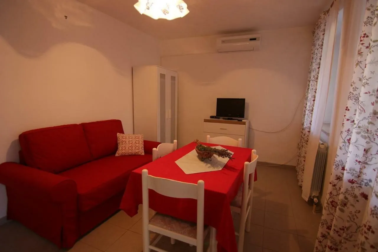 App With A Lovely Patio Mali Lošinj Apartment