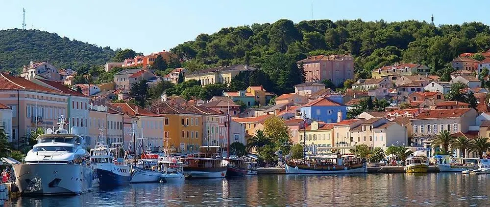 App With A Lovely Patio Mali Lošinj 0*,