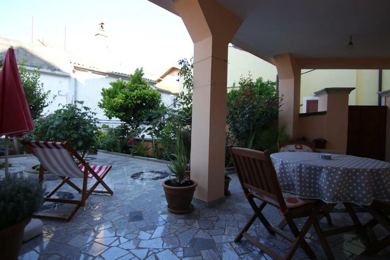 App With A Lovely Patio Mali Lošinj Kroatien